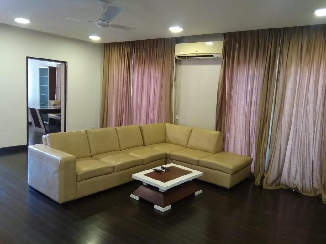 Crest Executive Suites, Whitefield Bangalore Exteriör bild