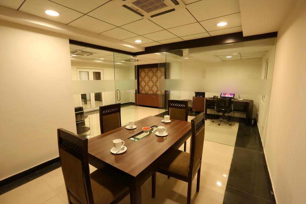 Crest Executive Suites, Whitefield Bangalore Rum bild